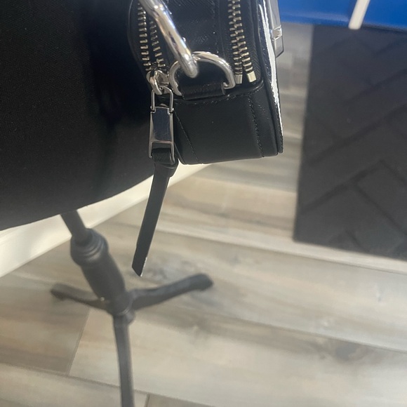 Marc Jacobs Unique, new never used Black and White Graphic Crossbody Bag - Picture 11 of 14